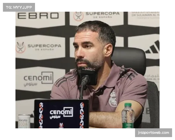 通讯：老将卡瓦哈尔的300场西甲里程碑，赛后获全队列队致敬